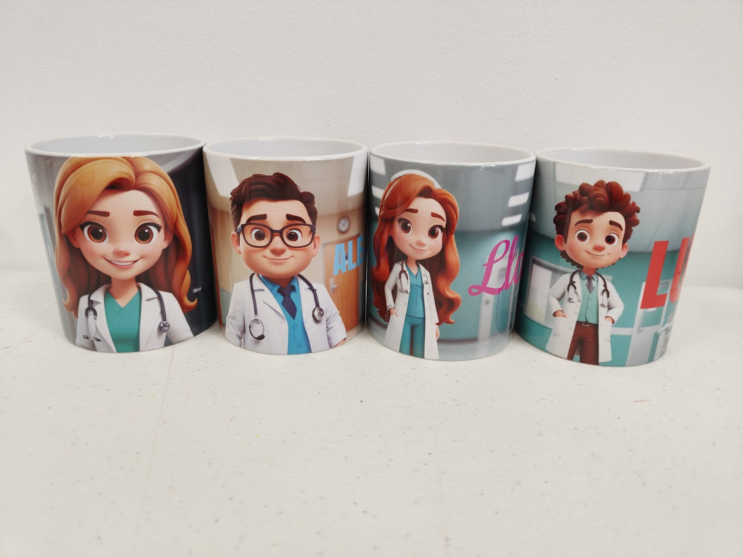 Taza personalizada con personaje estilo cartoon + nombre